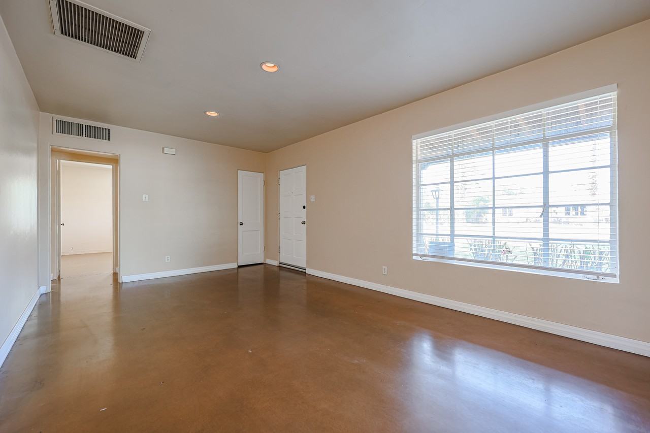 2911 E Flower St - Photo 7 of 31