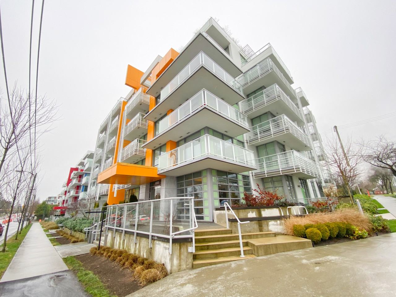 655 41st Ave W #401 - Photo 2 of 21