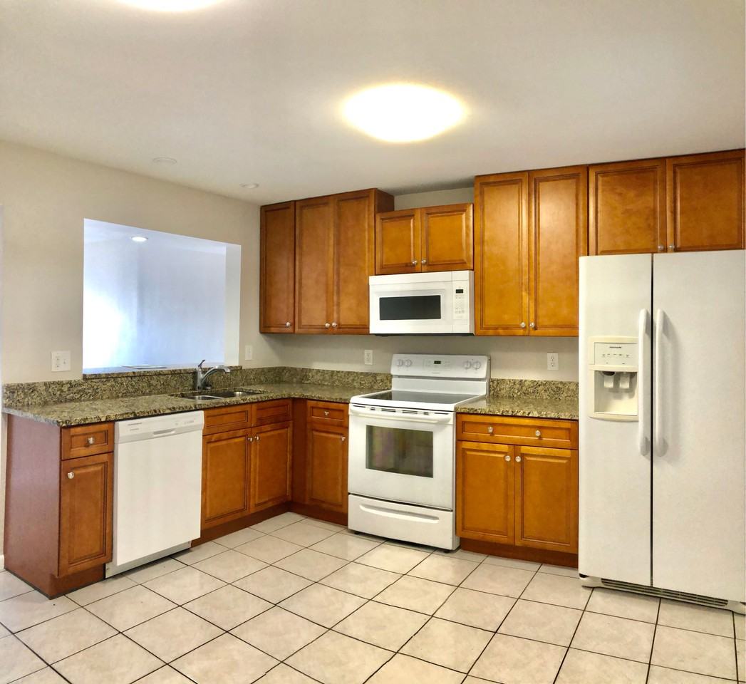 12324 Fox Hound Ct #1 - Photo 3 of 10