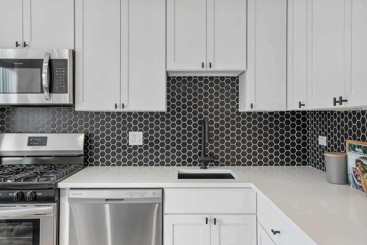 656 W. Wrightwood Ave. - Photo 3 of 11