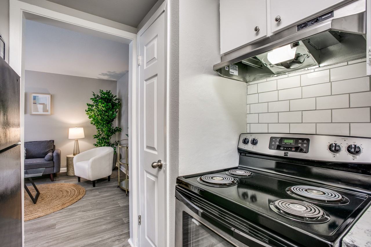 Bellaire Oaks Apartments - Photo 2 of 50