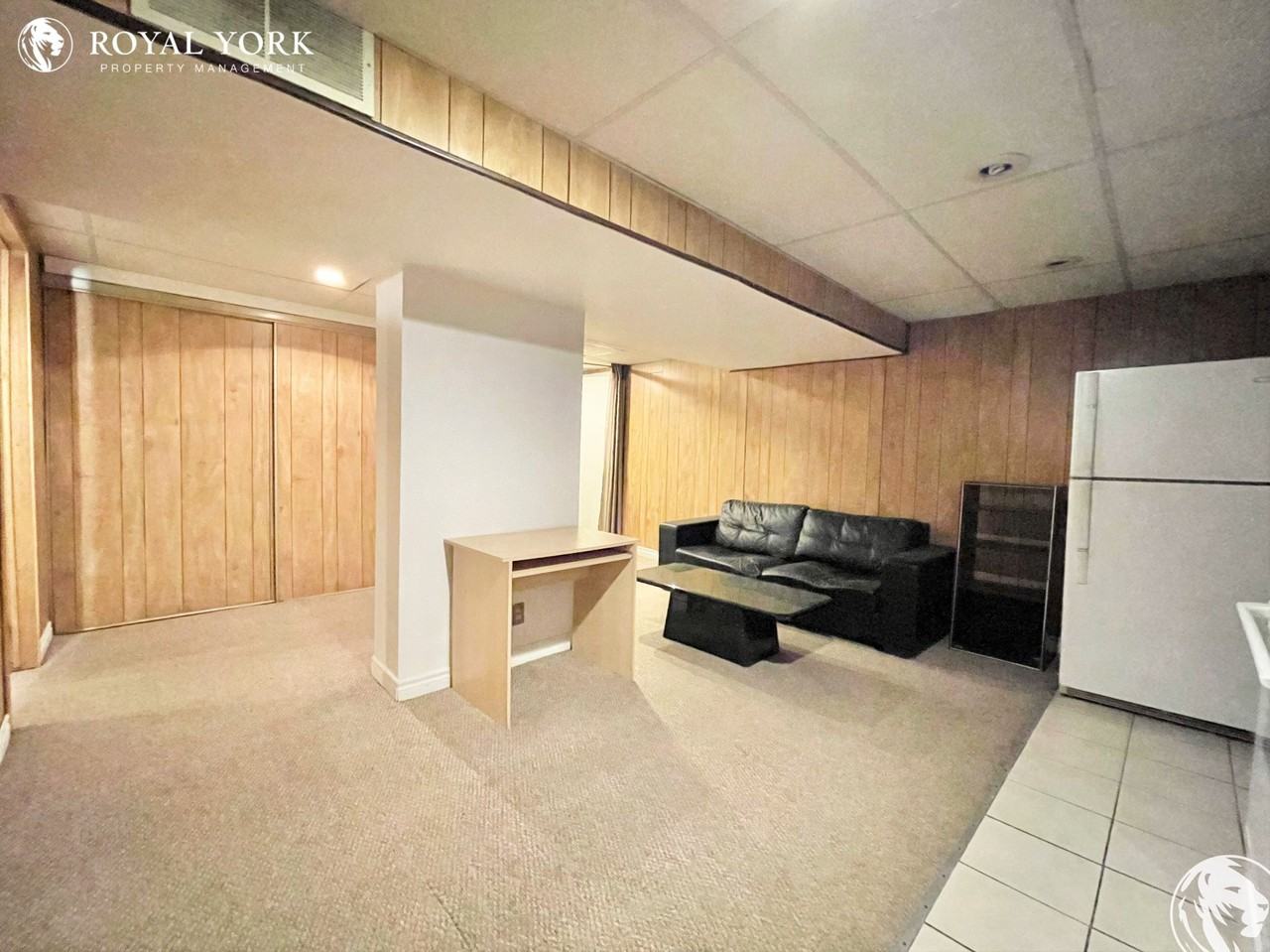 137 Galbraith Cres - Photo 2 of 25