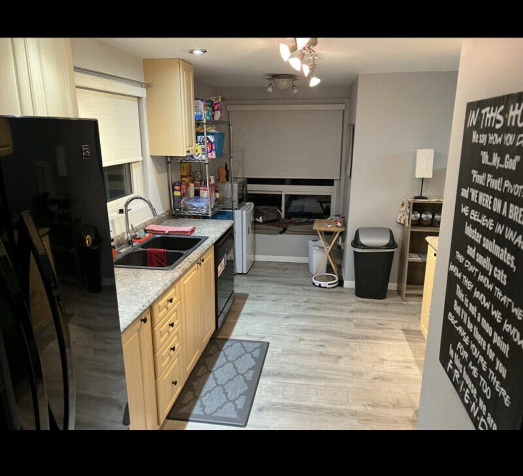 1101 Norman Cres - Photo 2 of 8