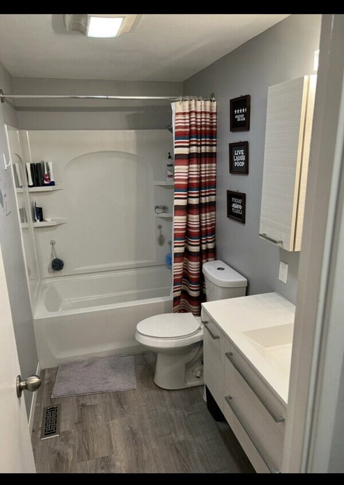 1101 Norman Cres - Photo 3 of 8