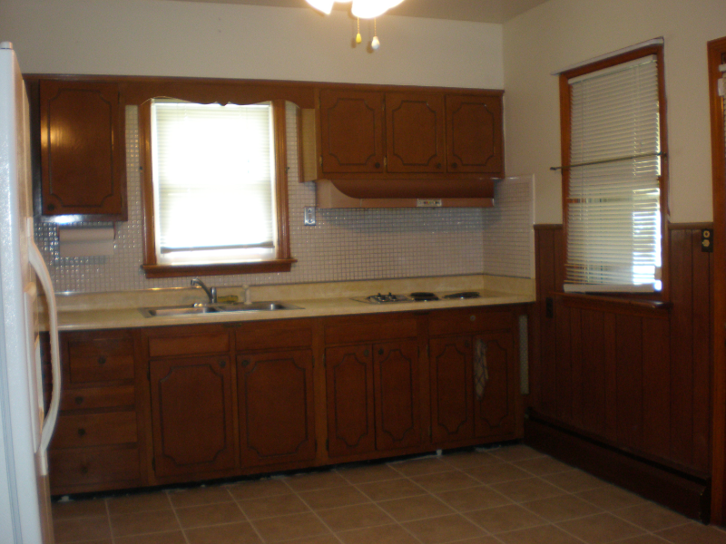 1241 Locust Ave - Photo 3 of 3