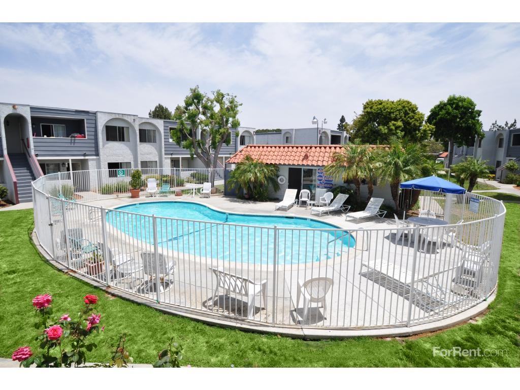 Oak Leaf Apartments - Photo 2 of 18