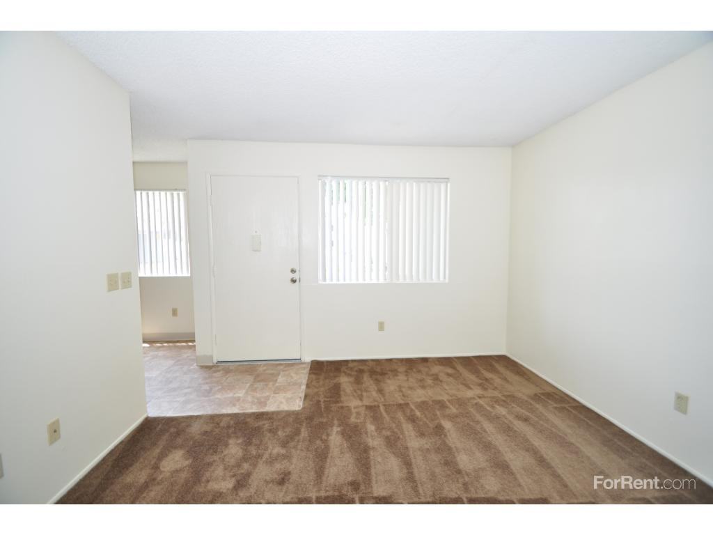 Oak Leaf Apartments - Photo 3 of 18