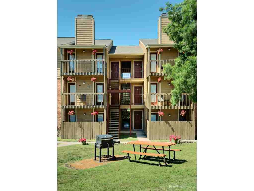 Oaks of Northgate - Photo 2 of 3