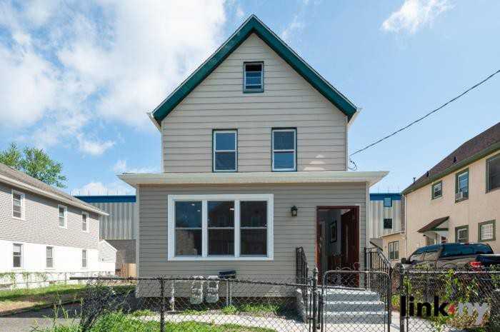 9 Holly Pl - Photo 2 of 10