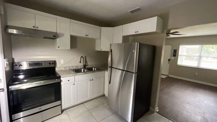1111 Palm Ave - Photo 2 of 2