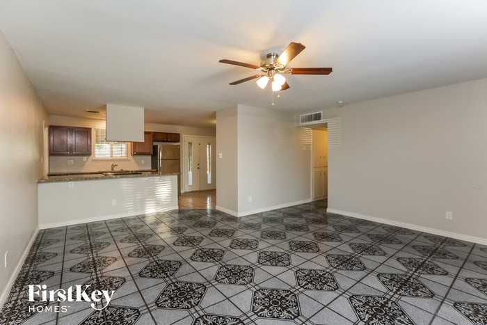 6112 N 31st Dr - Photo 3 of 15