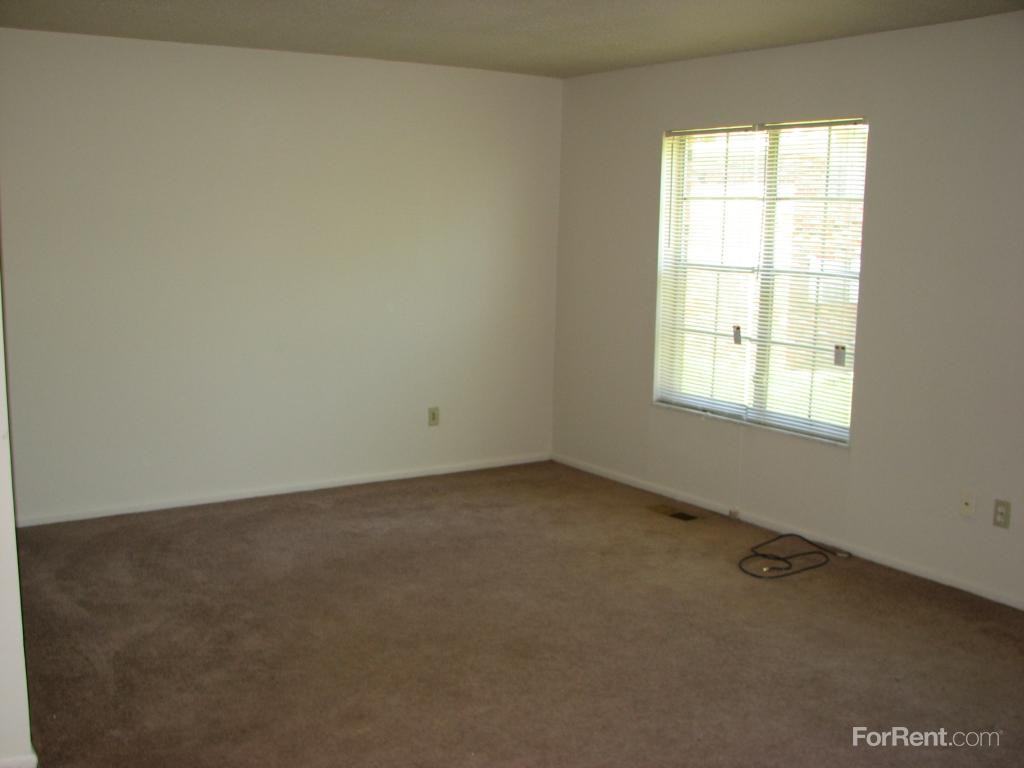 Woodknoll Townhomes - Photo 2 of 11