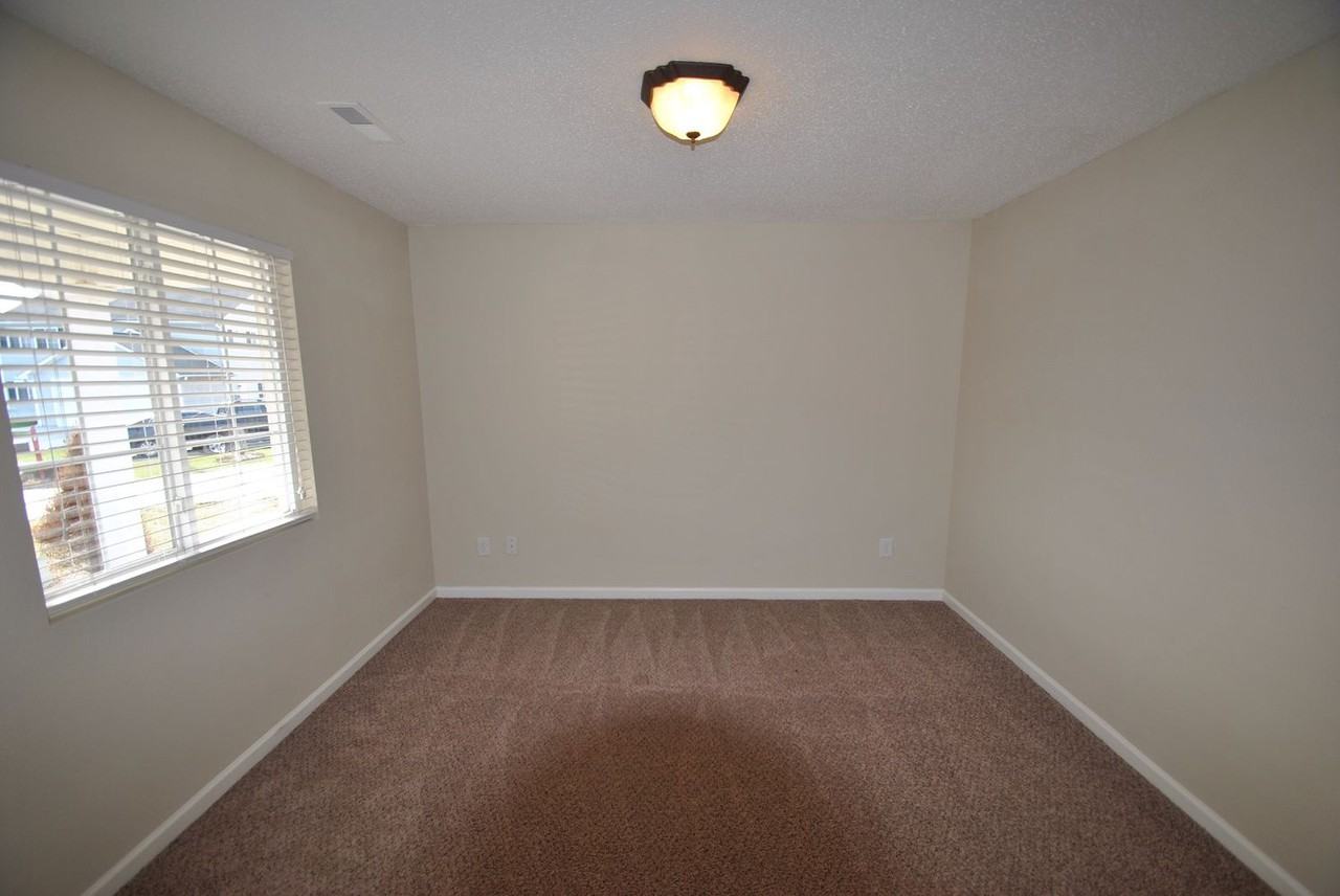 6 Apsley Ct - Photo 2 of 16