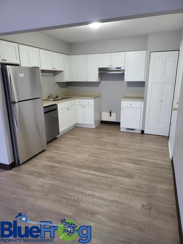 348 E Marquette St - Photo 2 of 11