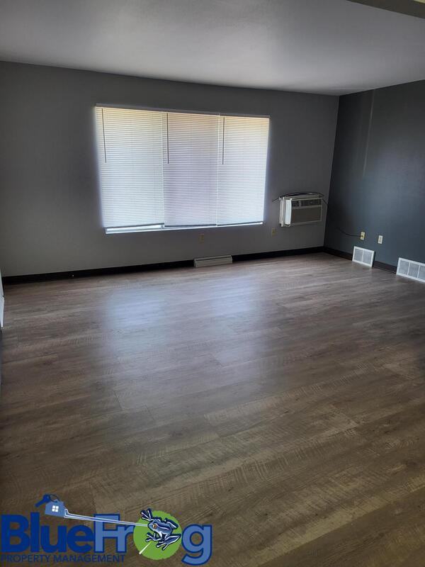 348 E Marquette St - Photo 4 of 11