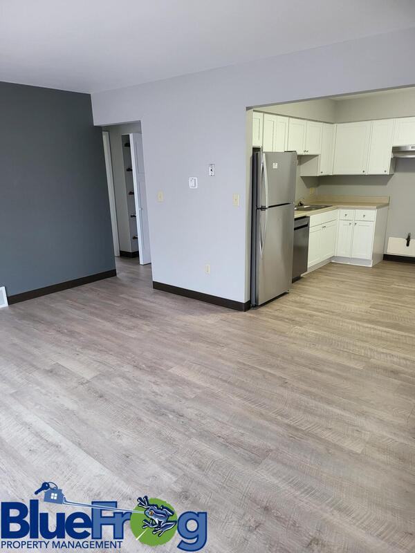 348 E Marquette St - Photo 3 of 11