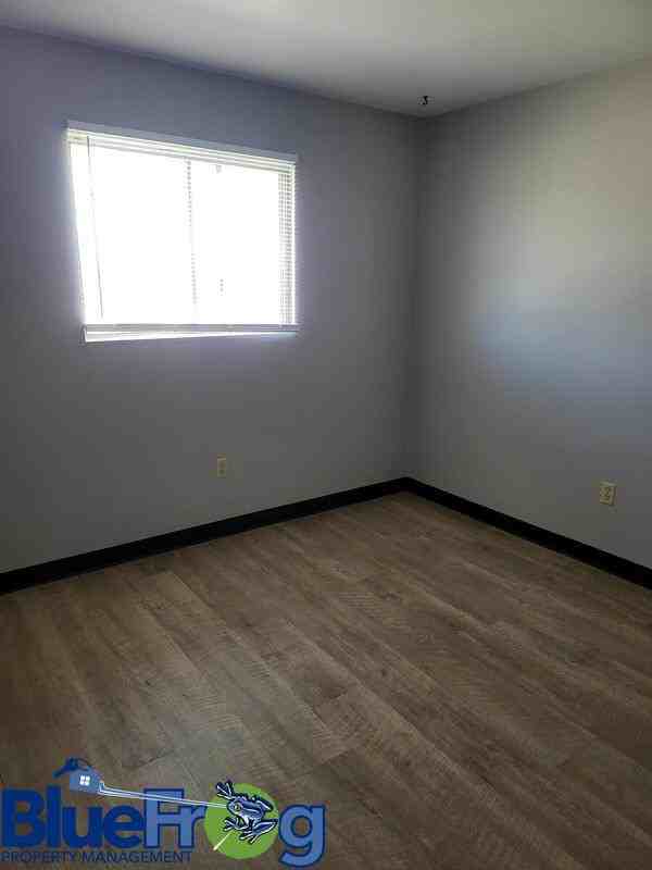 348 E Marquette St - Photo 5 of 11