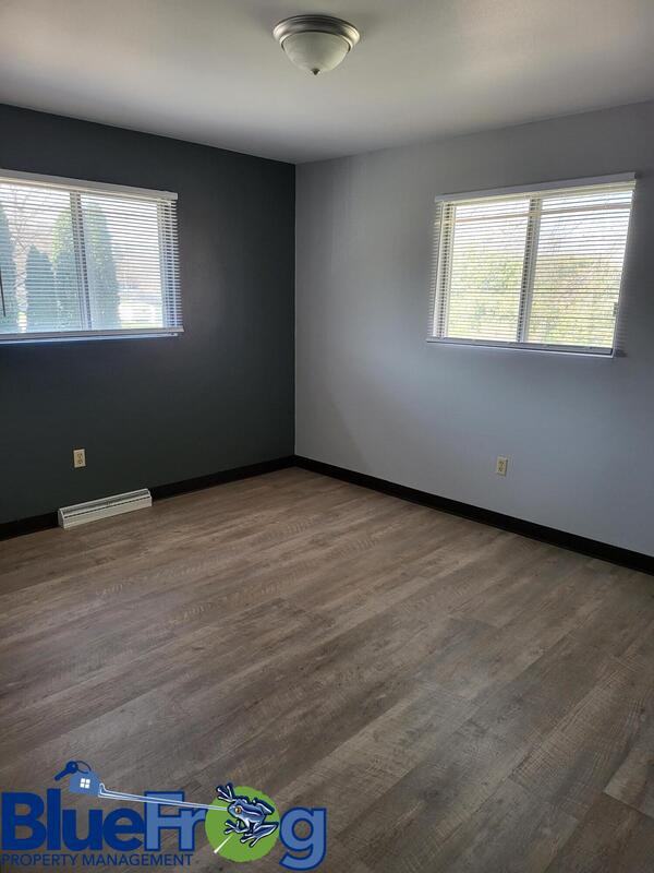 348 E Marquette St - Photo 7 of 11