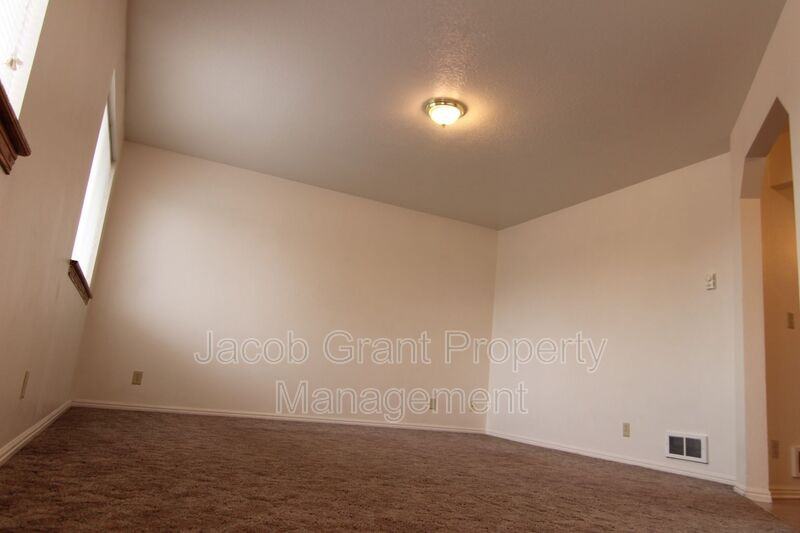 627 Hoopes Ave #1 - Photo 4 of 10