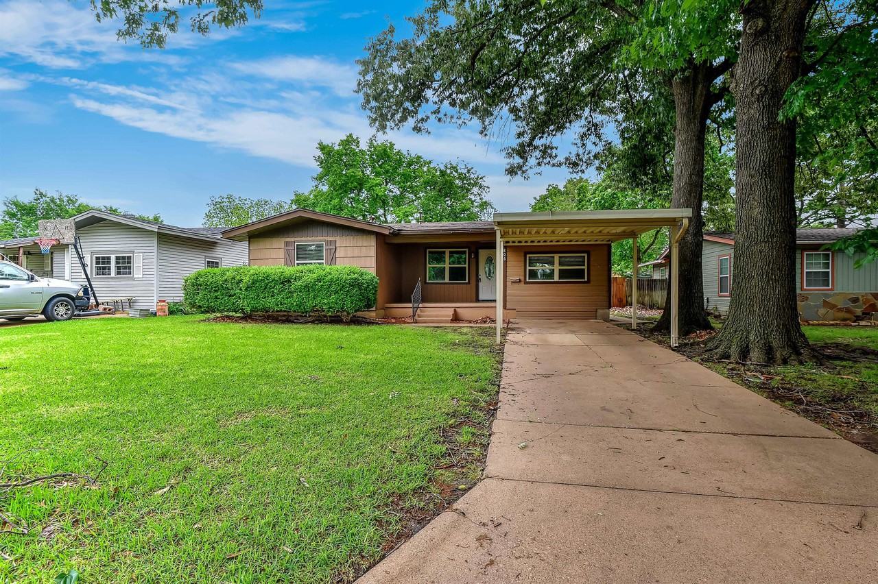 806 E Rosedale St #1 - Photo 3 of 21