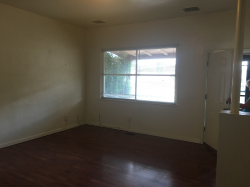 328 N Fisher Ave - Photo 2 of 17