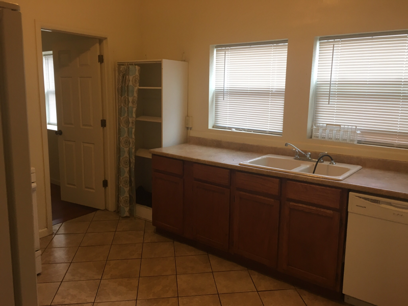 328 N Fisher Ave - Photo 3 of 17