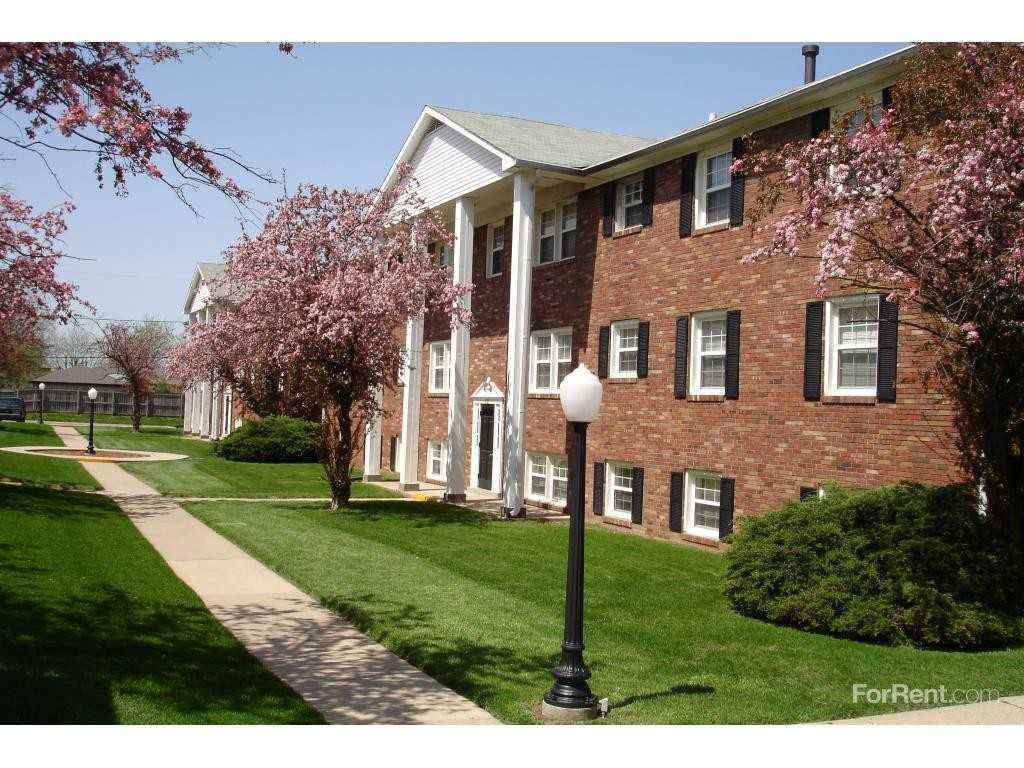 Arlington Terrace - Photo 2 of 4