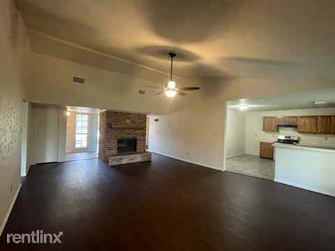 2712 Mistywood Ln - Photo 3 of 8