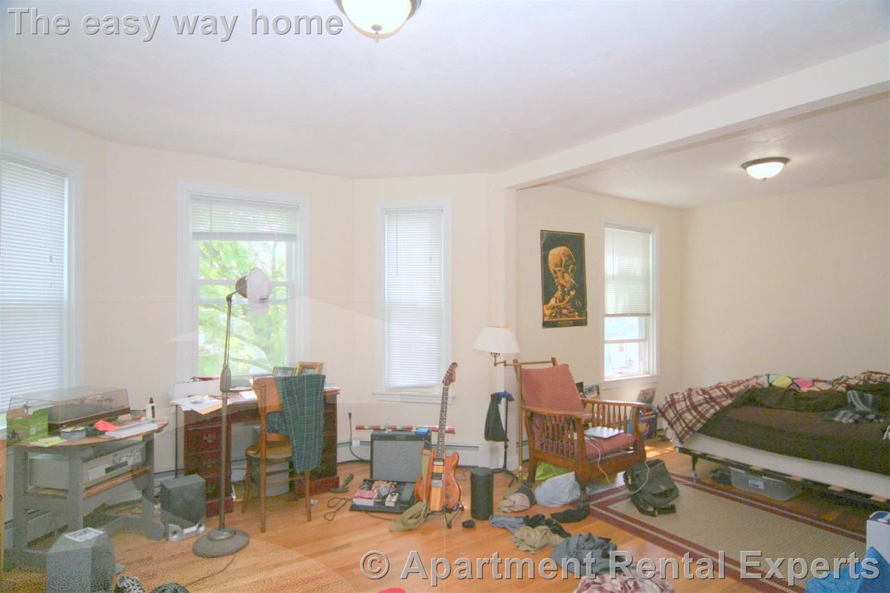 389 Columbia St #2 - Photo 2 of 10