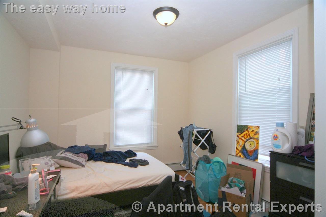389 Columbia St #2 - Photo 3 of 10
