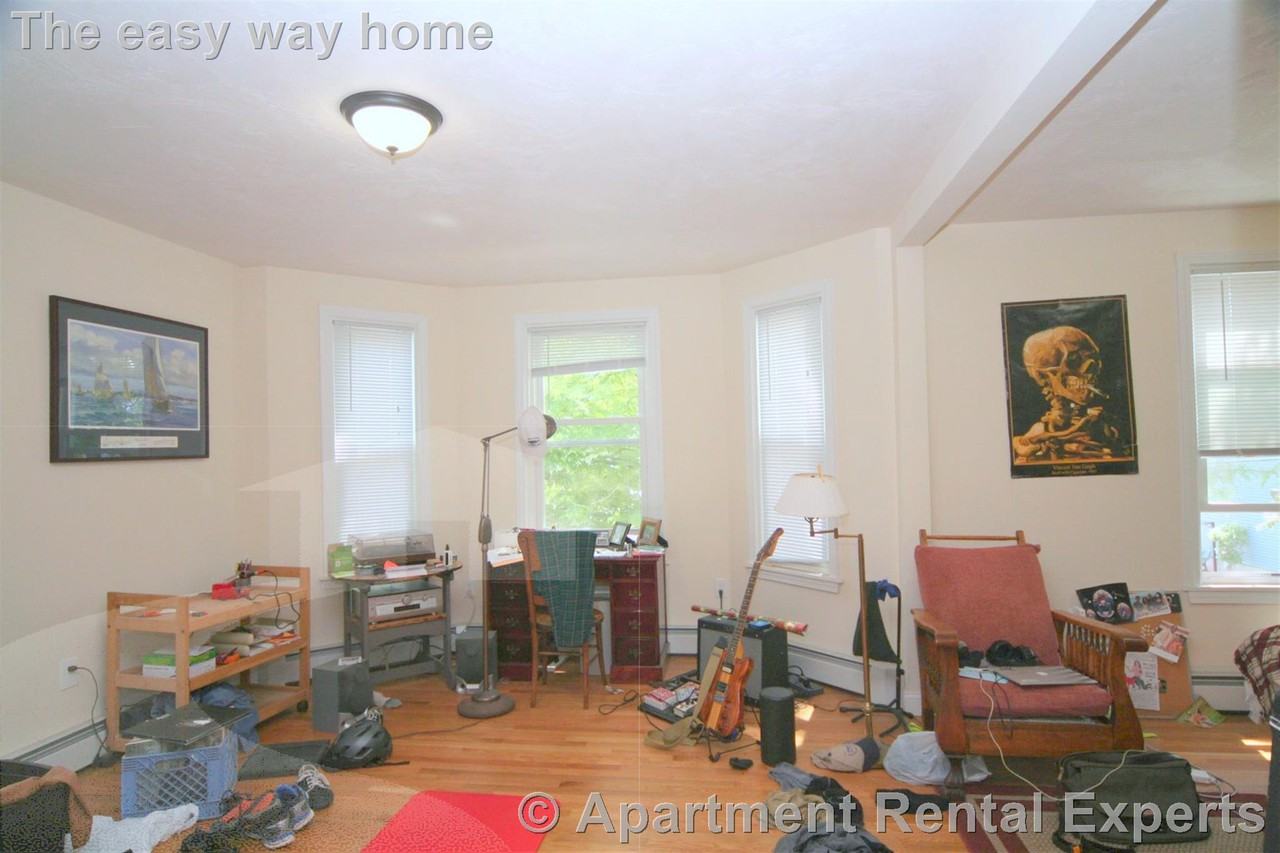 389 Columbia St #2 - Photo 4 of 10