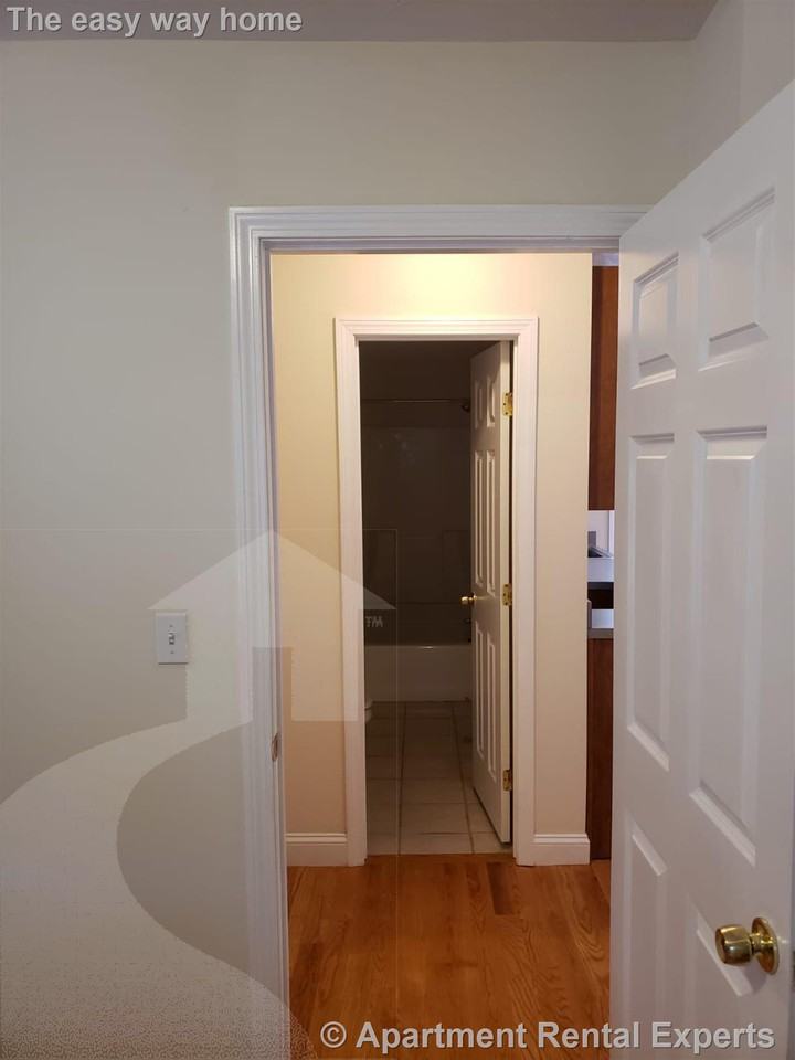 389 Columbia St #2 - Photo 6 of 10