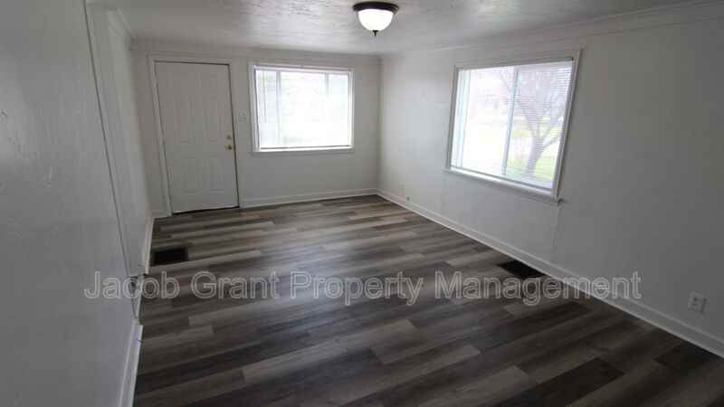 1282 Highland Dr #2 - Photo 3 of 13