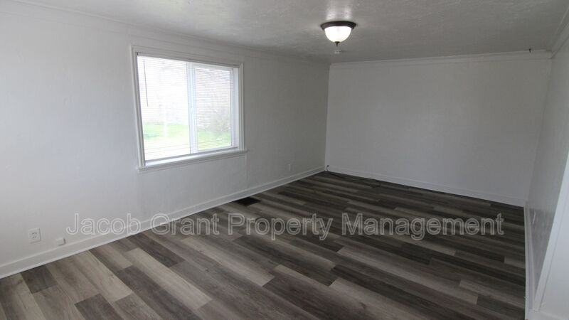 1282 Highland Dr #2 - Photo 4 of 13