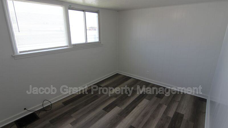 1282 Highland Dr #2 - Photo 5 of 13