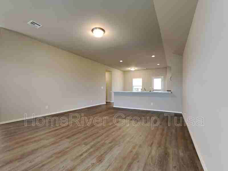 1110 Raven Dr - Photo 2 of 20