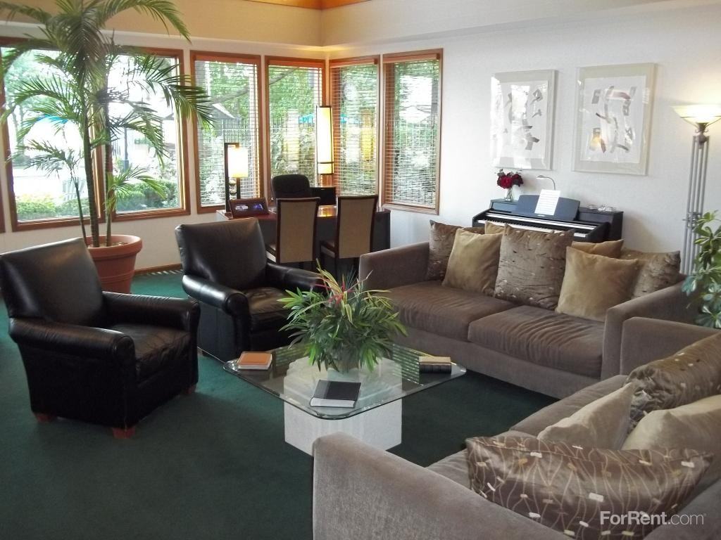 Stratford Chase - Photo 3 of 3