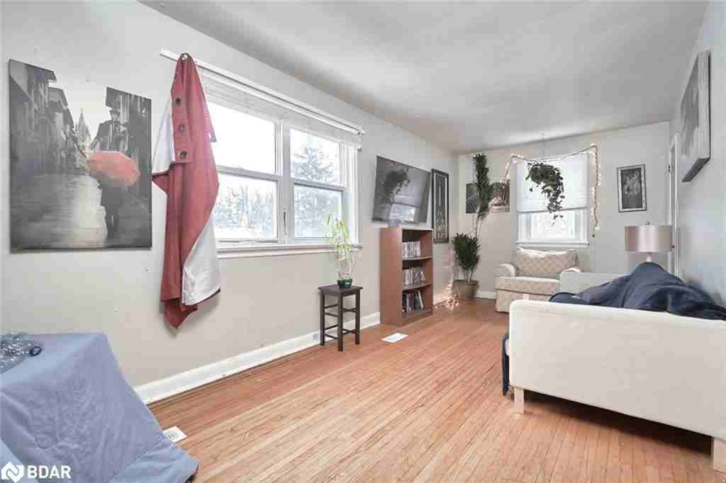 9 Bowman Ave - Photo 3 of 11