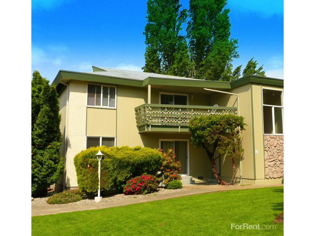 Crystal Manor - Photo 2 of 9