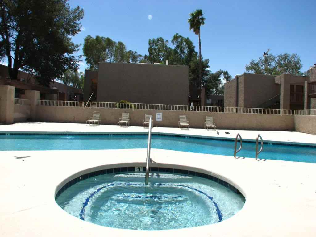 Sundowner - Photo 2 of 2