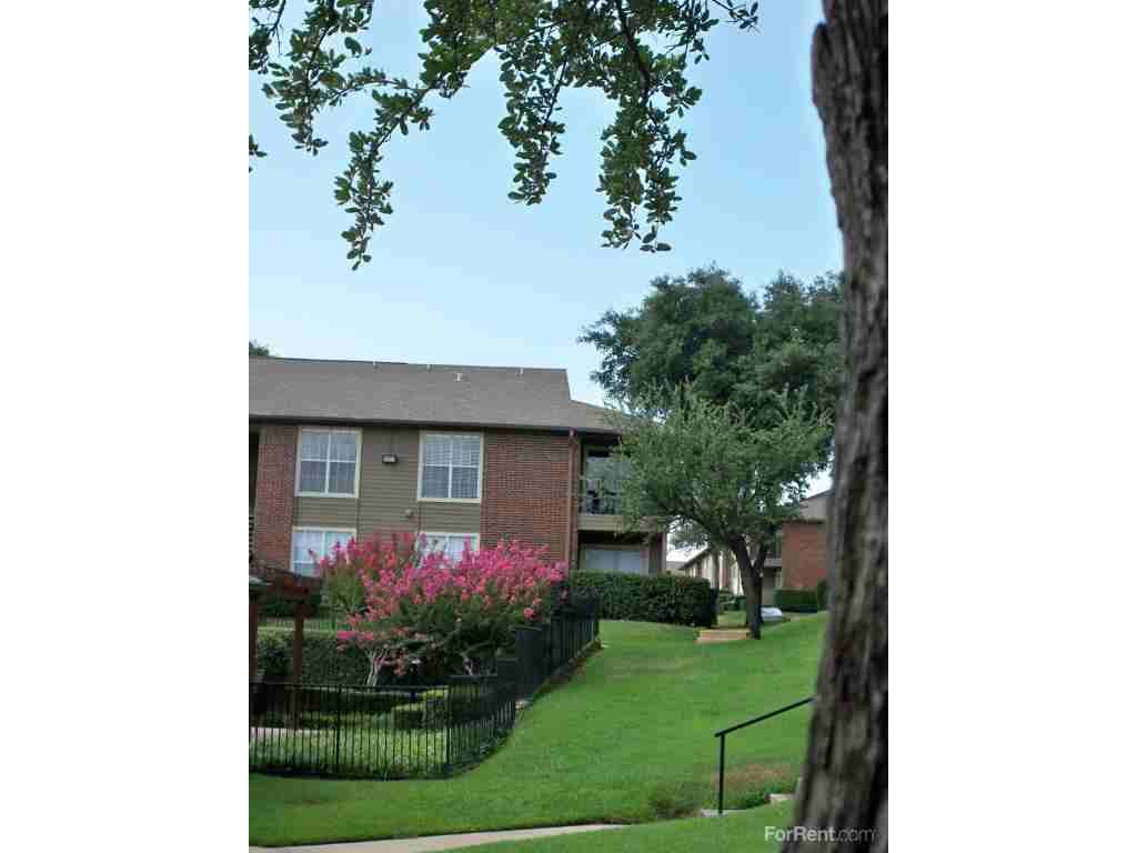 Oak Chase - Photo 2 of 17