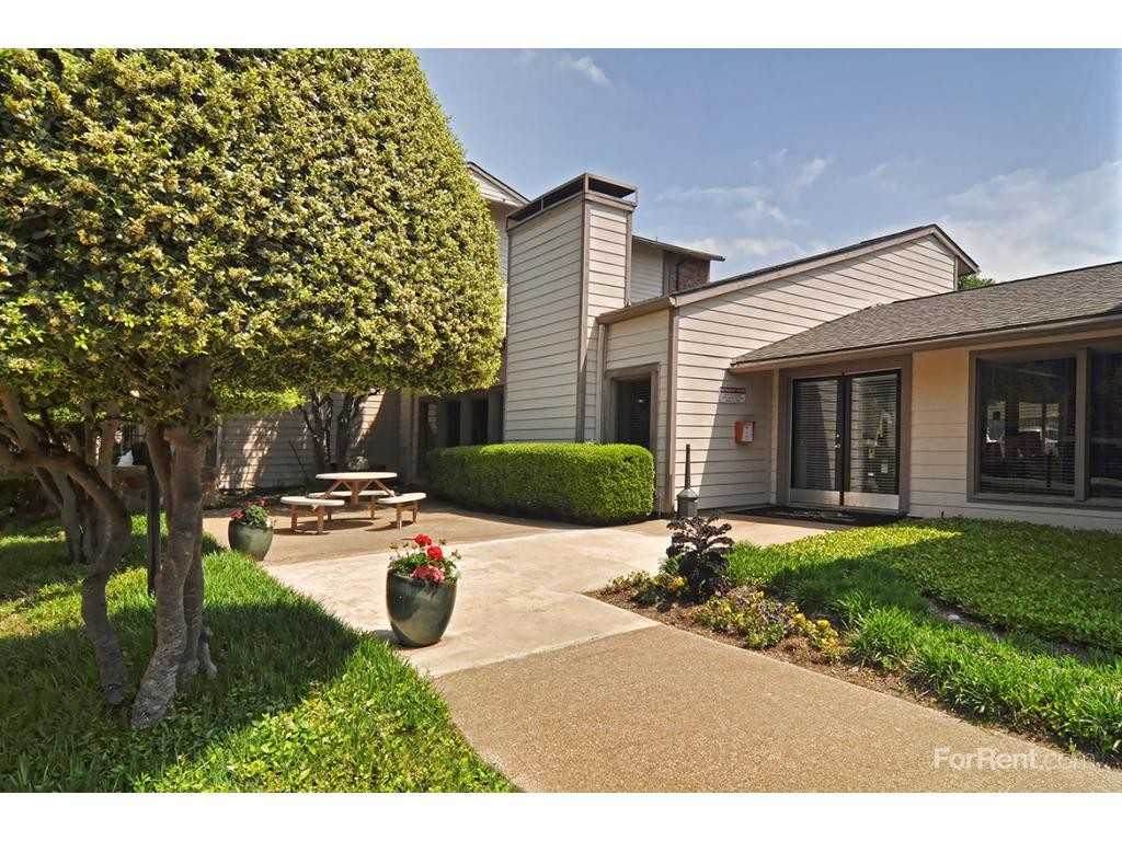 Montfort Crossing - Photo 3 of 3