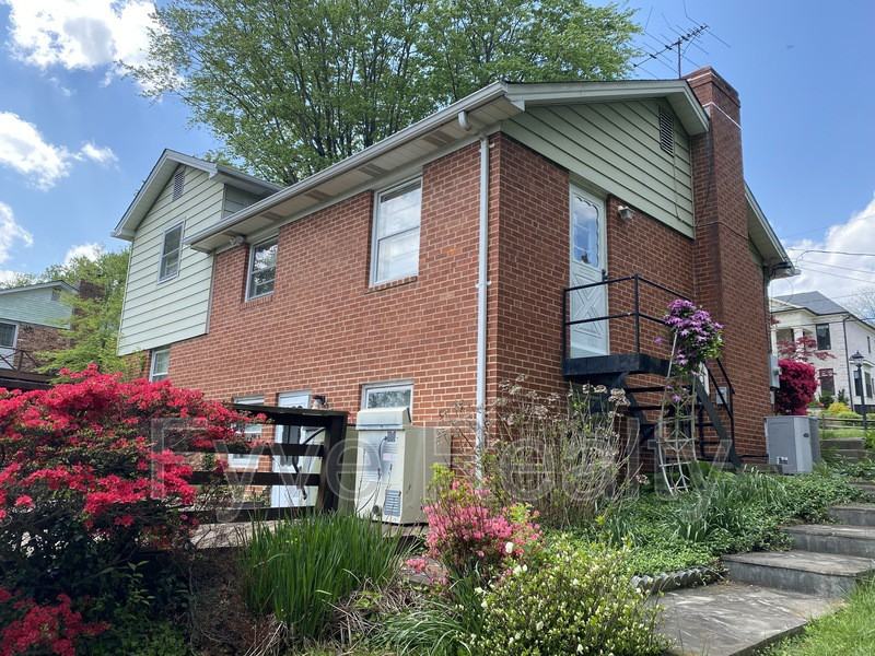 2125 Mckay St - Photo 2 of 29