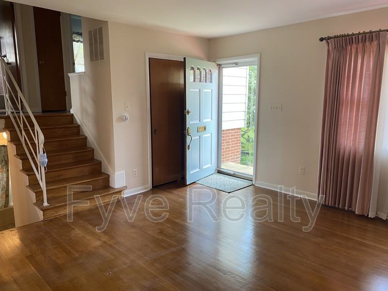 2125 Mckay St - Photo 3 of 29