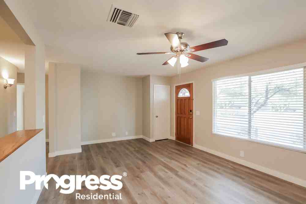 1116 W Dunbar Dr - Photo 3 of 16