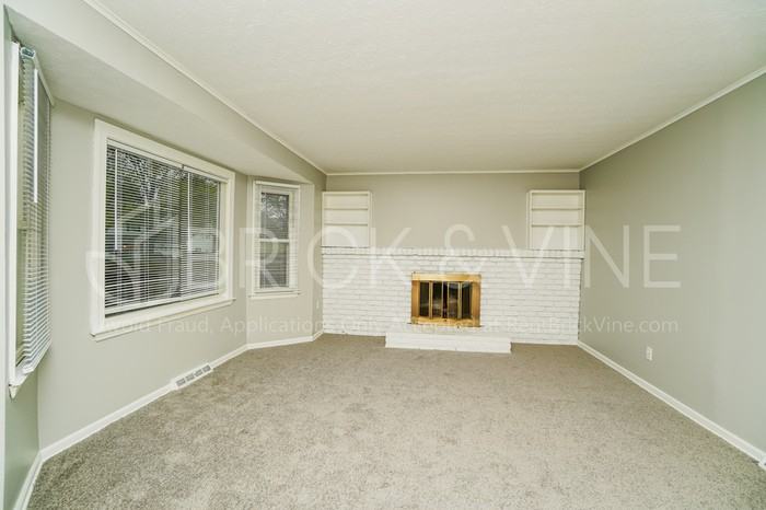 5202 Northtowne Blvd - Photo 2 of 18