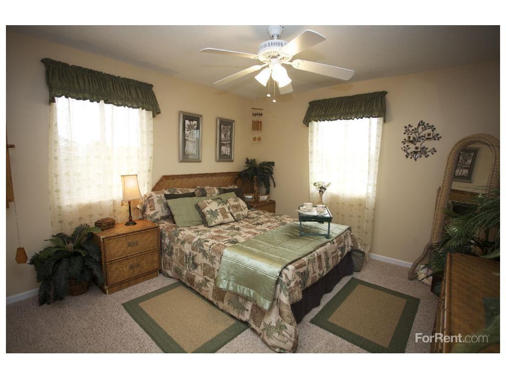 Clairborne Court Apartments - Photo 2 of 6