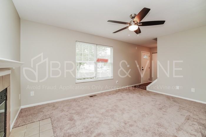 2338 Royal Creek Ct - Photo 3 of 19