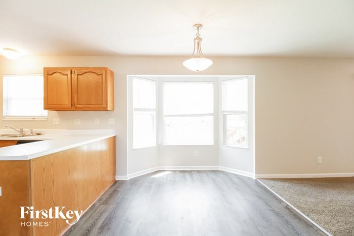 557 Clairmont Woods Dr - Photo 3 of 15