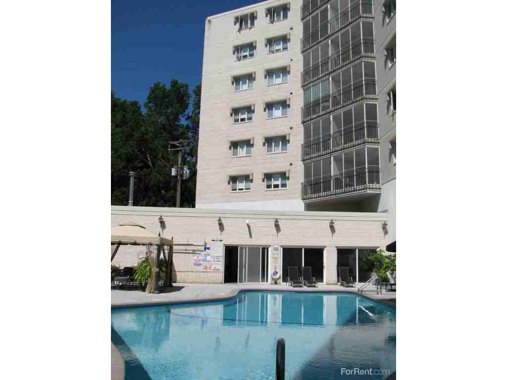 Montcalm Apartments - Photo 3 of 20